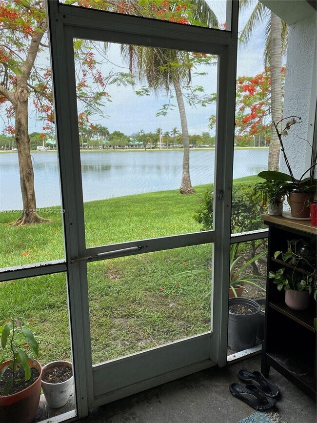 Building Photo - 715 SW 148th Ave