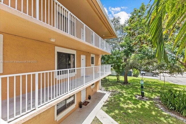 Building Photo - 6900 SW 39th St
