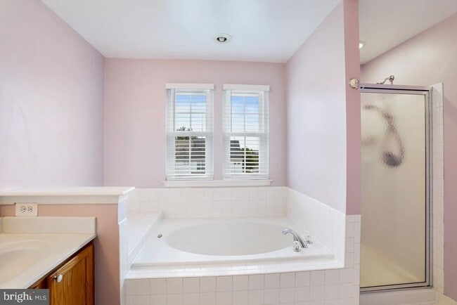 Building Photo - 20400 Charter Oak Dr