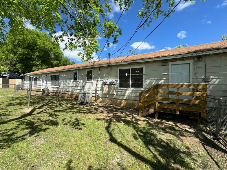 Building Photo - 1301 Franz Dr