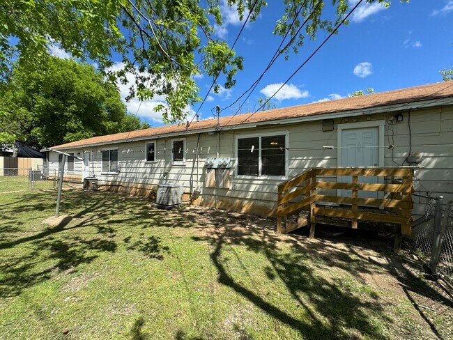 Building Photo - 1301 Franz Dr