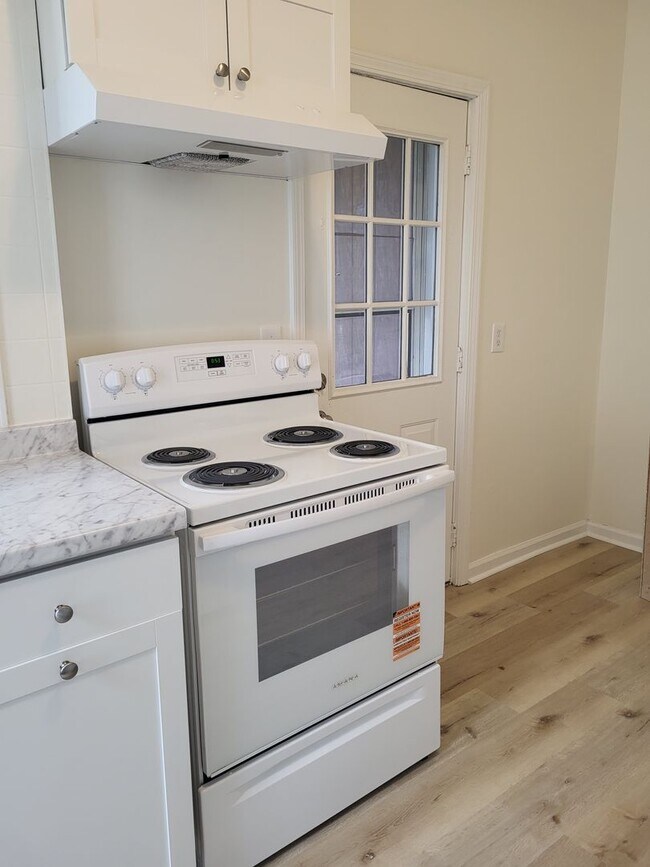 Building Photo - 225 Park Ave