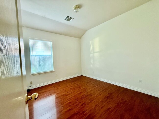 Building Photo - 2114 Indianapolis Dr