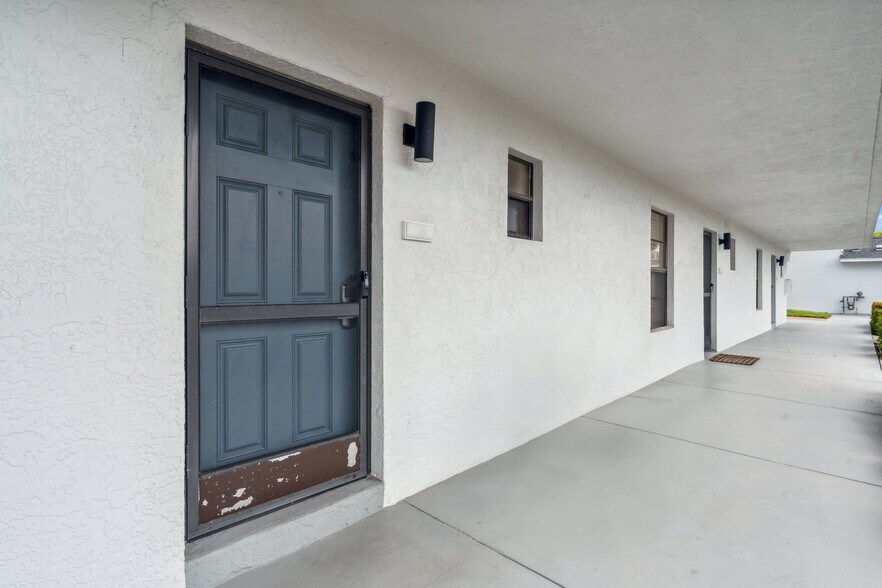 Building Photo - 600 Neapolitan Way