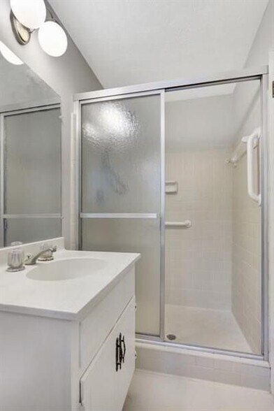 Building Photo - 2853 Northbrook Dr