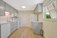 Building Photo - 3069 Woodside Ave