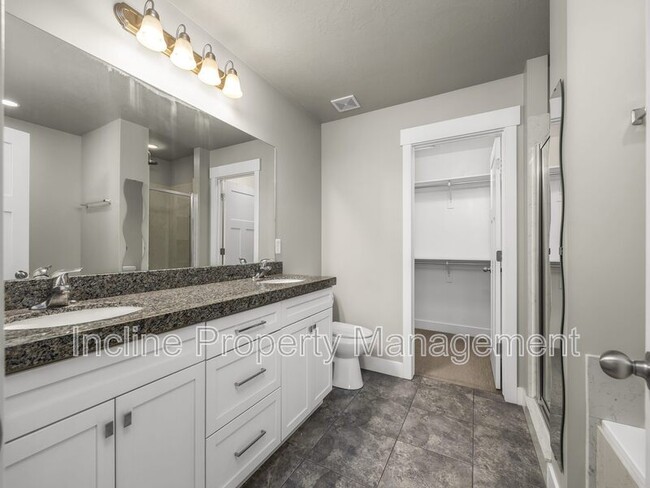 Building Photo - 401 E Corral Creek Dr