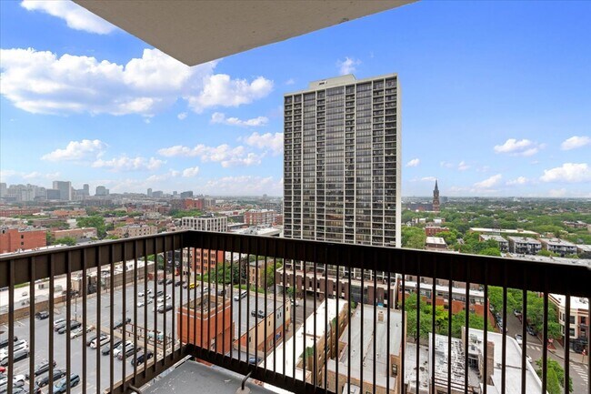 Building Photo - 1660 W Lasalle Dr