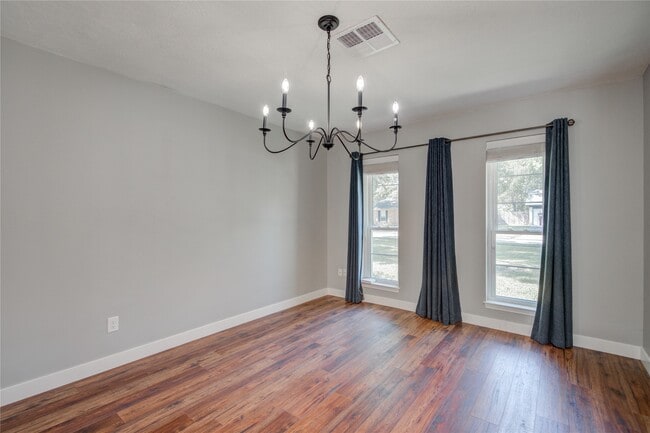 Building Photo - 966 Redway Ln