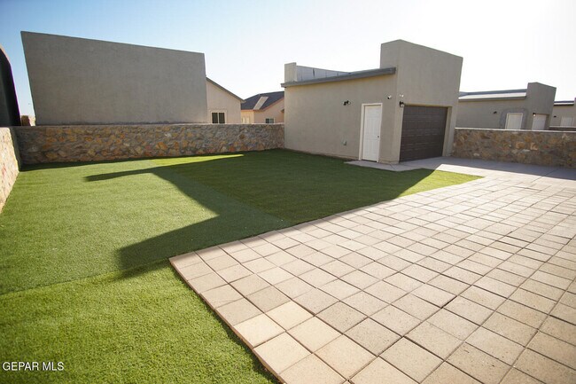Building Photo - 14380 Tobe Davis Dr