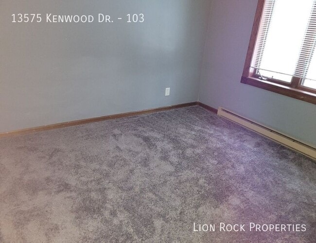 Building Photo - 13575 Kenwood Dr N