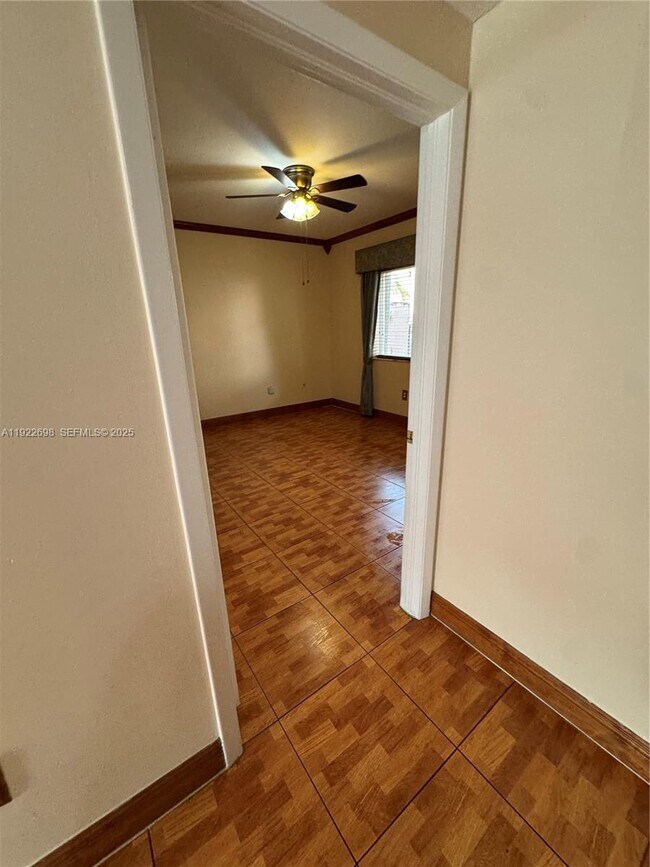 Building Photo - 8013 Lake Dr