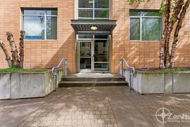 Building Photo - 701 Columbia St