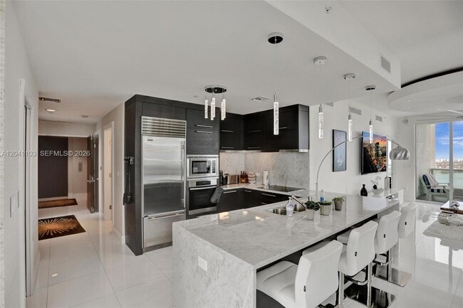 Building Photo - 900 Biscayne Blvd