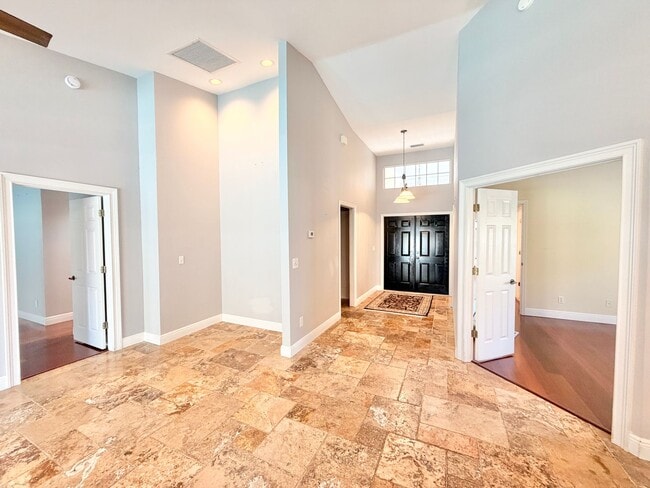 Building Photo - ** BERKSHIRE LAKES ** 3 BED / 2 BATH - SINGLE FAMILY - POOL HOME - GREAT LOCATION! - ANNUAL RENTAL