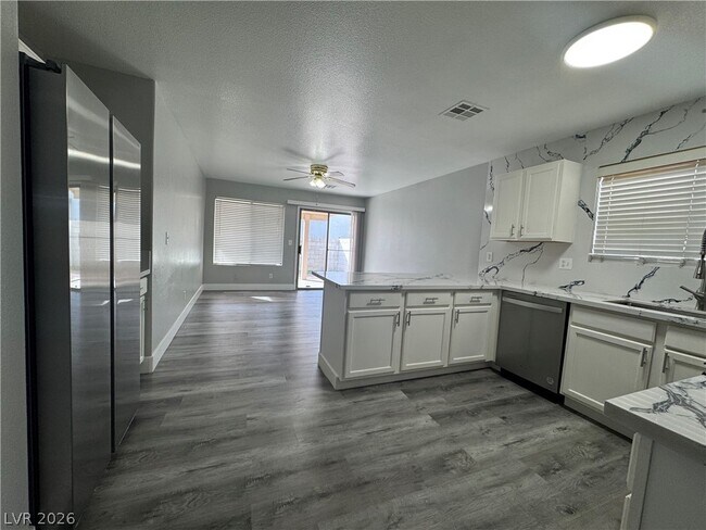 Building Photo - 10171 Arlington Abby St