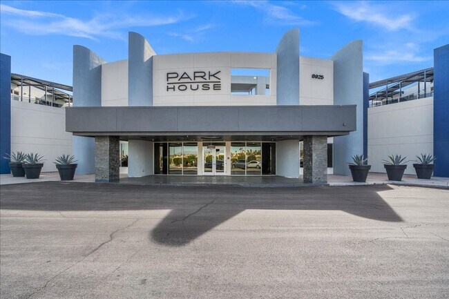 Building Photo - Resort Style Amenities in a Luxury, Modern 2 Bedroom Condo