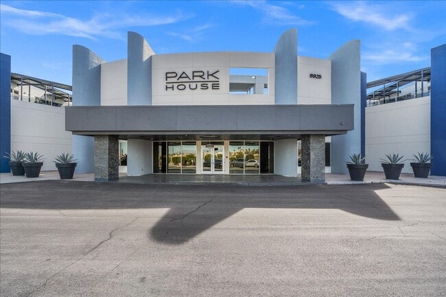 Building Photo - Serene Resort Community, 2 bd, 2 bth, 2 Story Gym, Rooftop Deck, 4 Pools