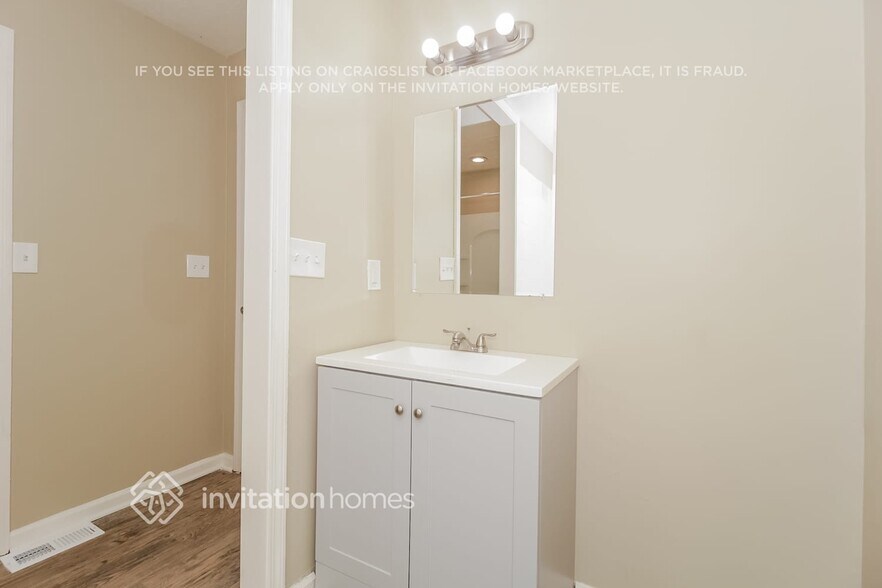 Building Photo - 5067 Cavalier Dr SE
