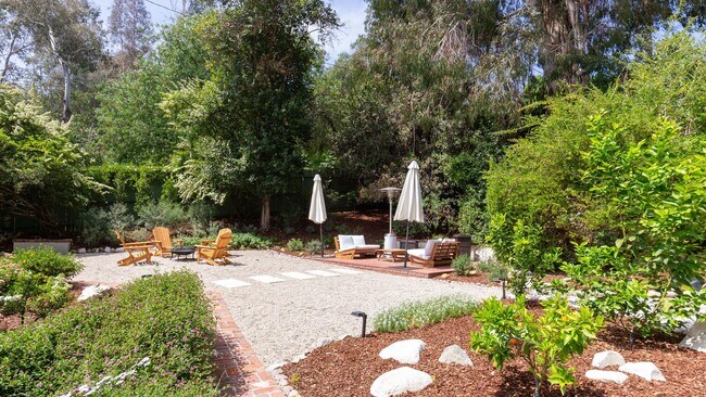 Building Photo - Beautiful Tarzana Rental!