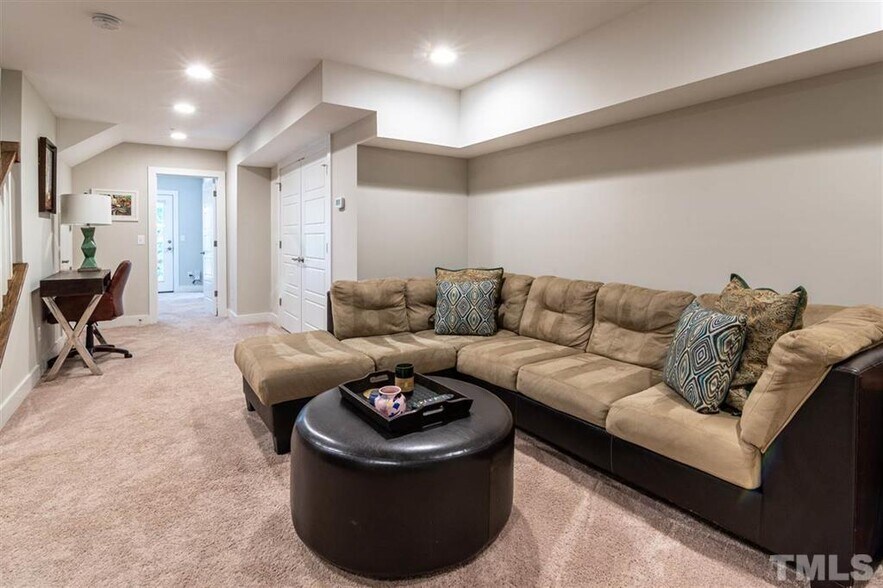 Building Photo - 2800 Bedford Green Dr