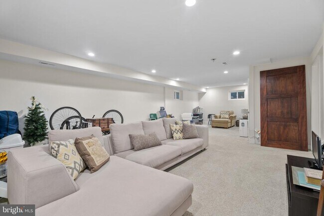 Building Photo - 14827 Old Frederick Rd