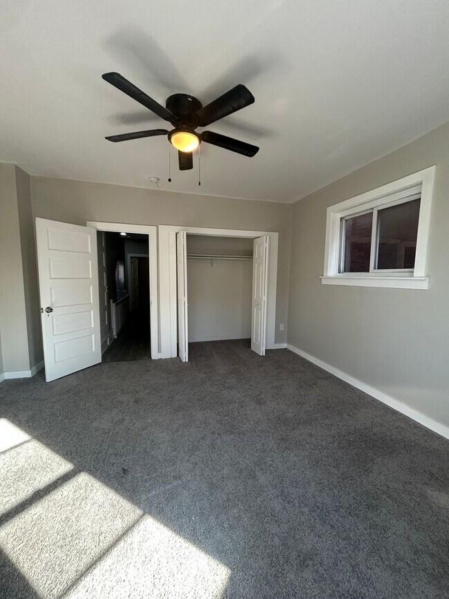 Building Photo - 320 Maclay St
