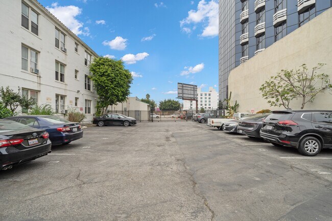 Building Photo - 6128 Wilshire Blvd