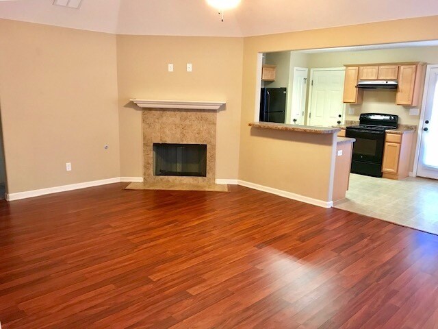 Building Photo - 10042 Branley Oak Dr