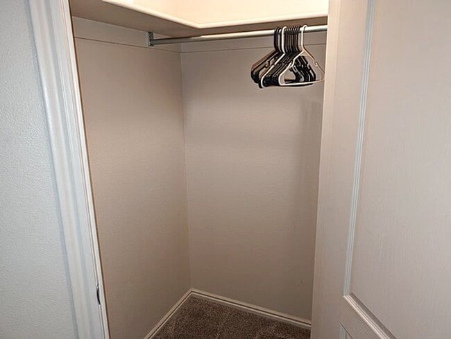 Building Photo - Fully Furnished Fox Bay Condo, AC, 2 Parki...