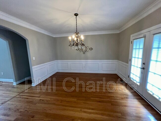 Building Photo - 4432 Shannamara Dr