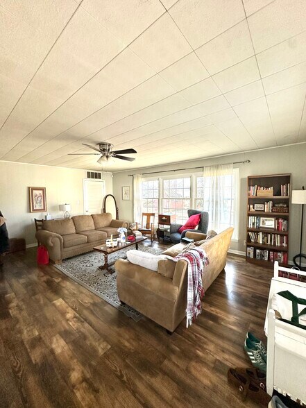 Building Photo - 510 Auburndale Ave