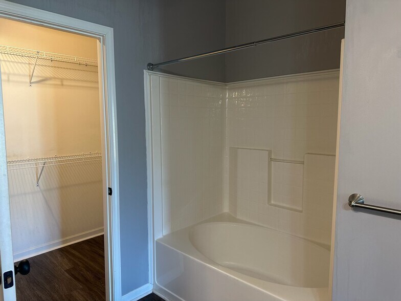 Building Photo - 2489 Ridgemont Dr