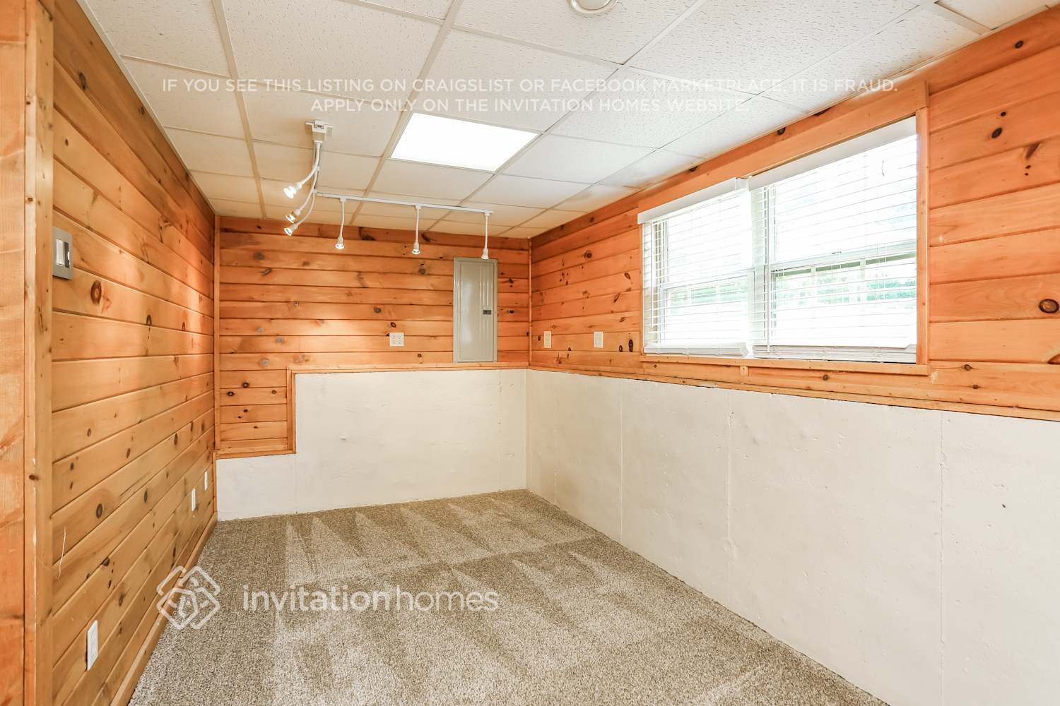 Building Photo - 3020 Maple Dr NW