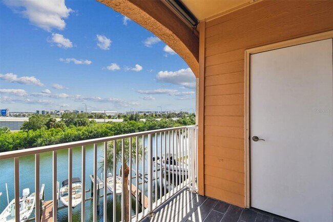 Building Photo - 5000 Culbreath Key Way