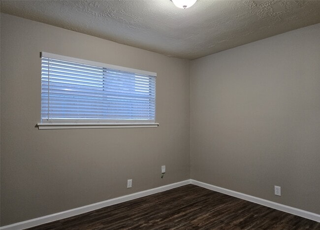 Building Photo - 2623 Fern Hill Dr