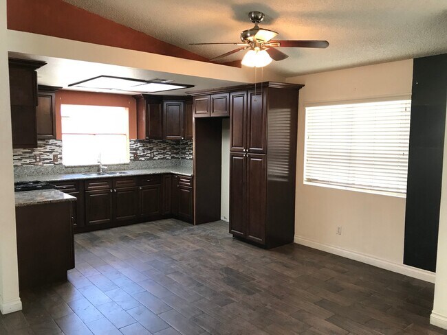 Building Photo - Beautiful 3 Bed 2 Bath Single Story In Perris