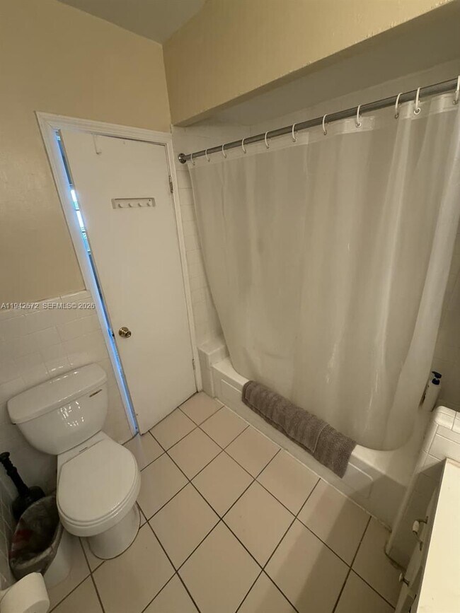 Building Photo - 2424 SE 17th St