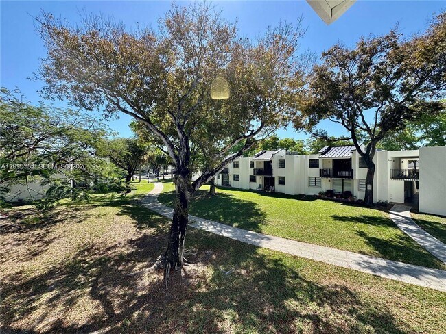 Building Photo - 3610 SW 114th Ave