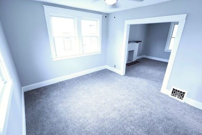 Building Photo - 1598 Pilgrim St