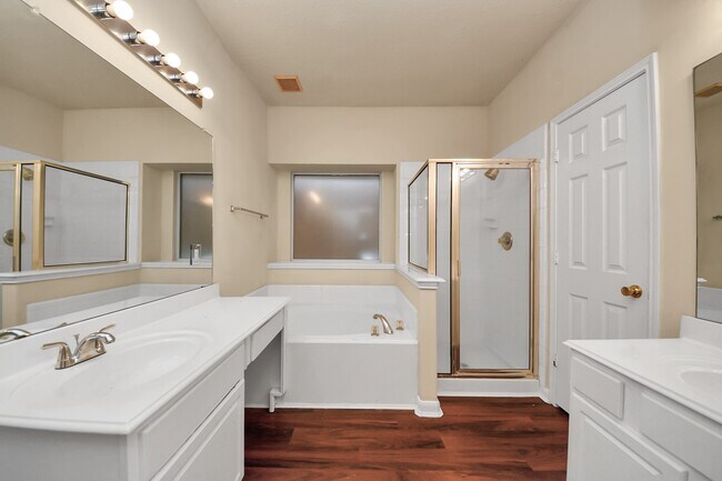 Building Photo - 530 Majestic Ridge Dr