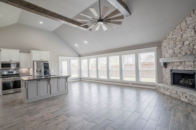 Building Photo - Prime Location! New build, 4 bed/ 2 bath!