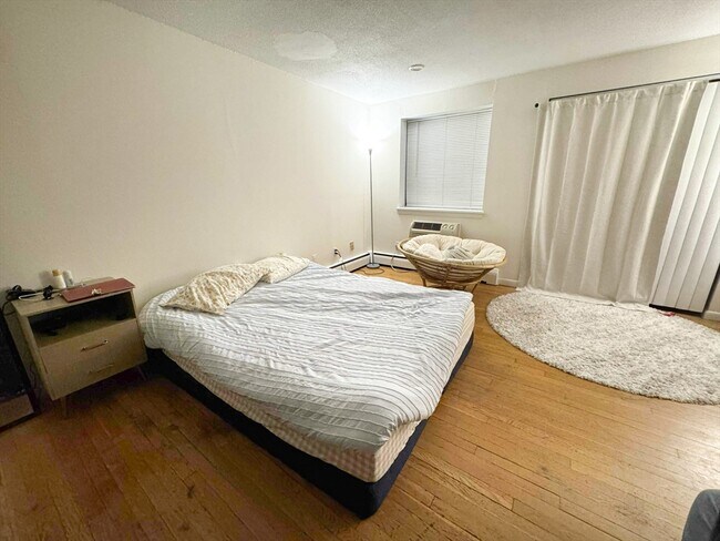 Building Photo - 1039 Commonwealth Ave