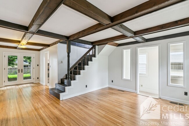 Building Photo - Updated 2 Bedroom Home with Additional Upstairs Loft just South of Kellogg