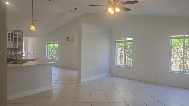 Building Photo - 1527 Palermo Dr