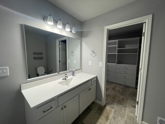 Building Photo - Three Bedroom Home in Portage