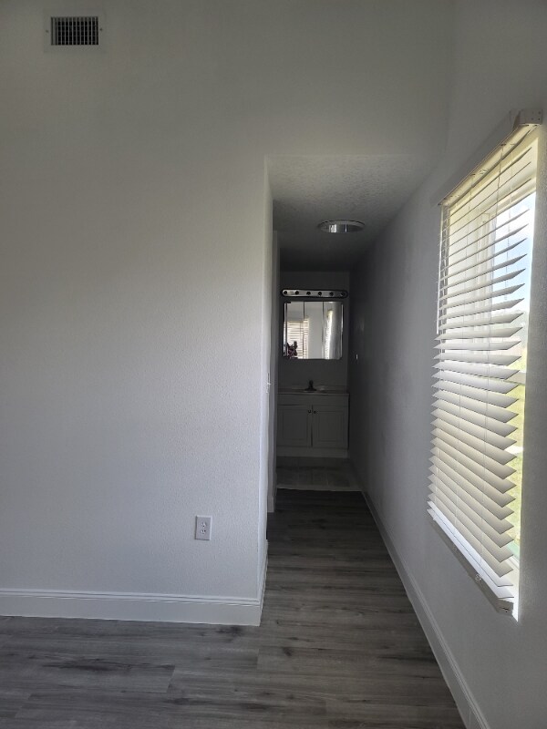 Building Photo - 1902 Holloman Rd