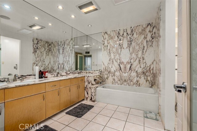 Building Photo - 450 N Oakhurst Dr