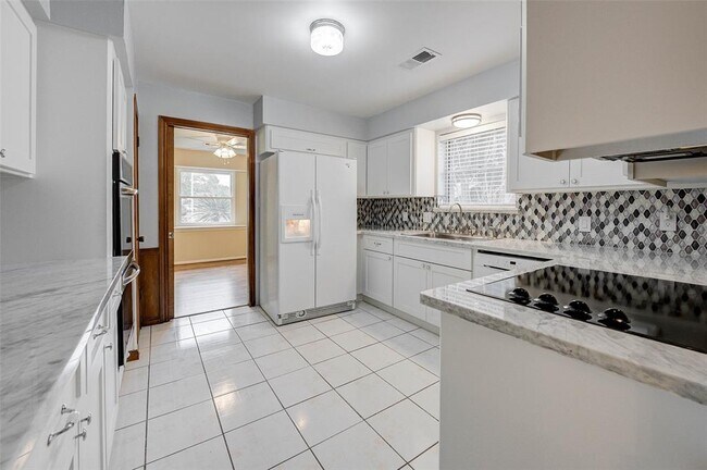 Building Photo - 5403 Clift Haven Dr