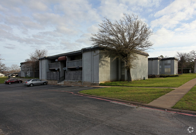 Building Photo - The Courtyard Apartments